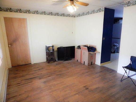 3rd image of 9915 Benton Dr