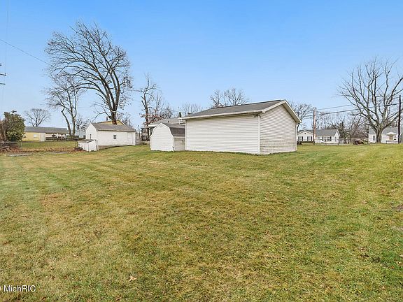 4th image of 559 Riverside Dr