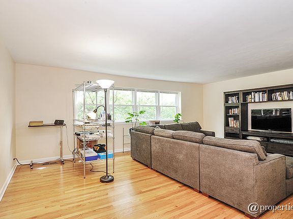 Fl 2 - Living Room