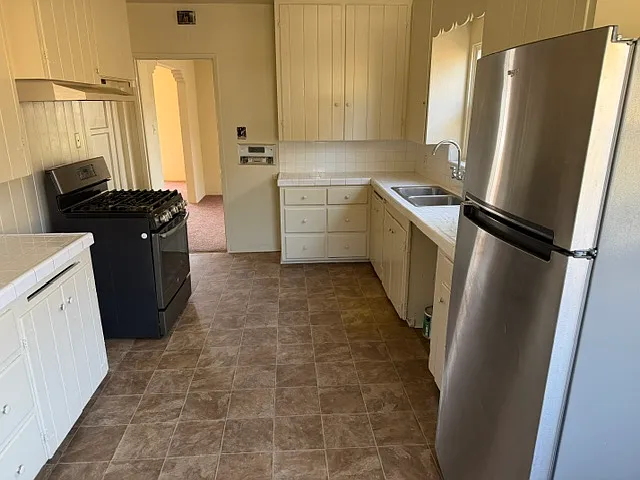 5589 Cerritos Ave — Photo 2