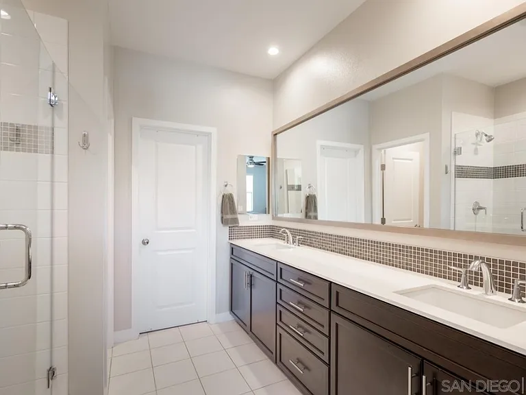 8753 Boulder Ln — Photo 17