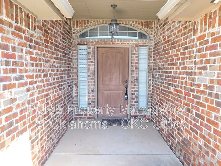 1100 Kelsi Dr — Photo 2