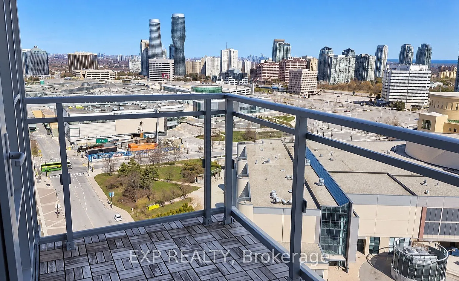 365 Prince Of Wales Dr — Photo 4