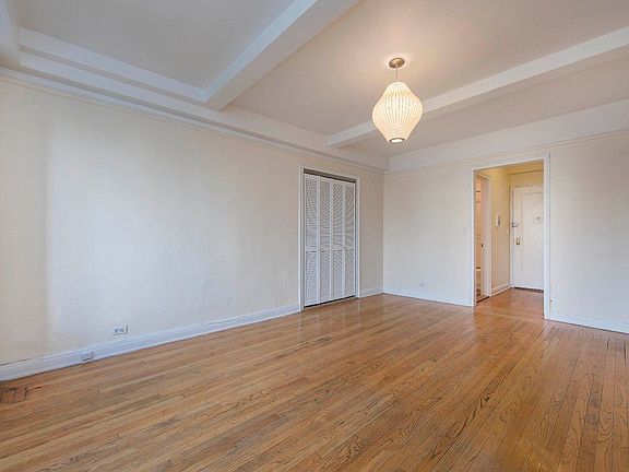 3rd image of 100 7th Ave #8E