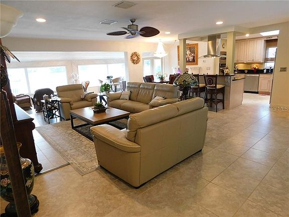 3rd image of 21264 Edgewater Dr