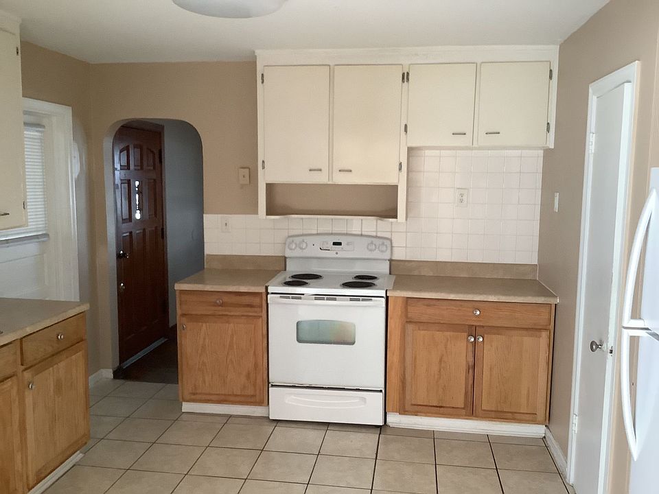 2nd image of 1117 E Orange St