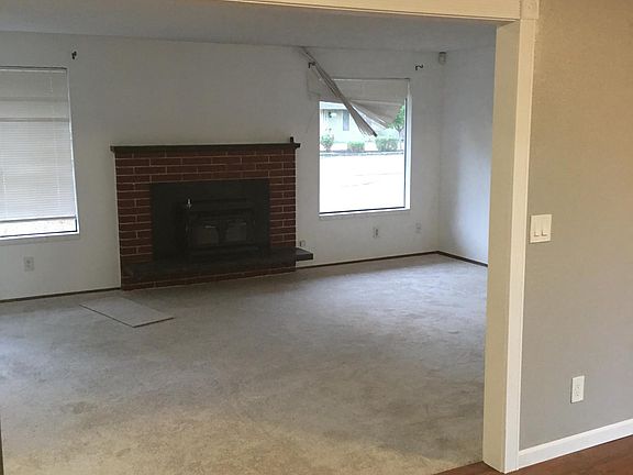 4th image of 4401 130th Pl NE