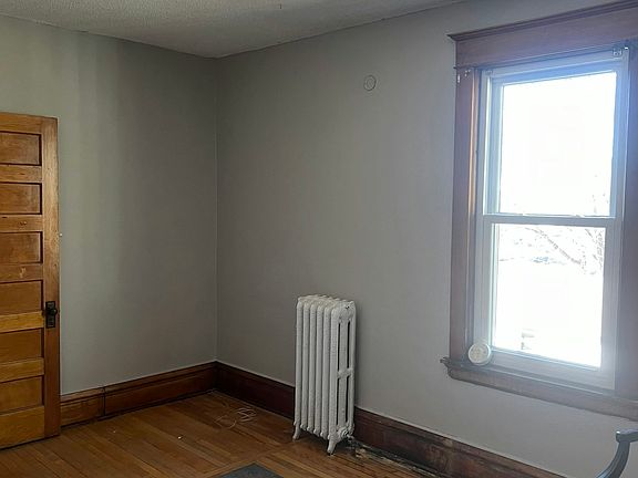 5th image of 984 Wakefield Ave APT 2