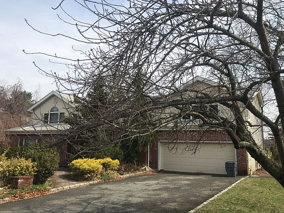 2nd image of 35 Dickenson Pl