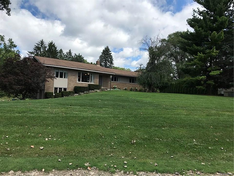 1st image of 1878 W Tahquamenon Ct