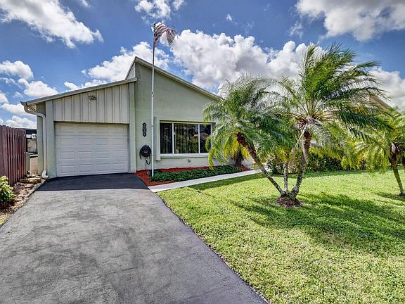 3rd image of 5102 Mirror Lakes Blvd