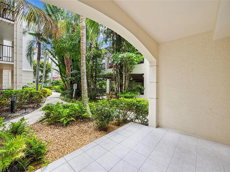 3102 Tuscany Way #3102 — Photo 35