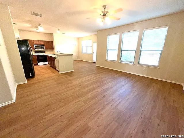 3 bed, 2.5 bath, 1669 sqft, $1,800 — Photo 4
