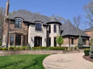 9326 Falling Waters Dr W, Willowbrook, IL 60527