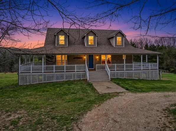 8170 W Carr Ln, Harrisburg, MO 65256