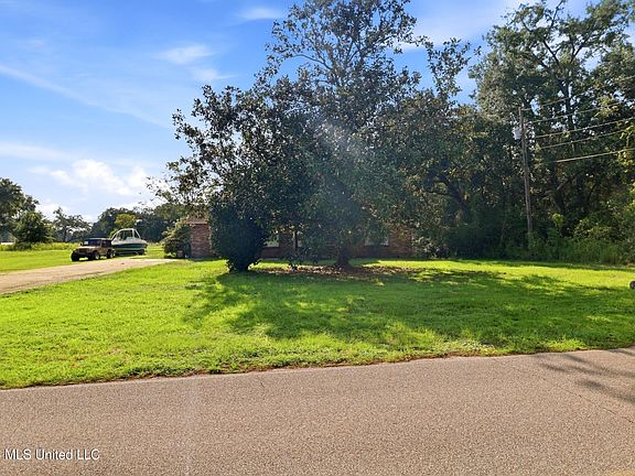 3rd image of 12231 Shorecrest Rd