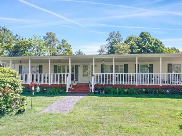 252 Maiden Ln, Fincastle, VA 24090
