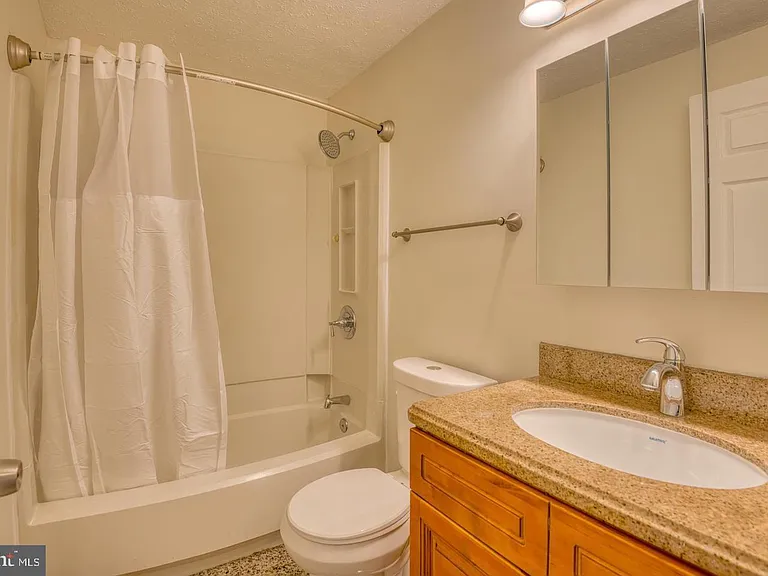 9220 Pinenut Ct — Photo 12