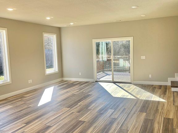 4th image of 297 Berkshire Dr