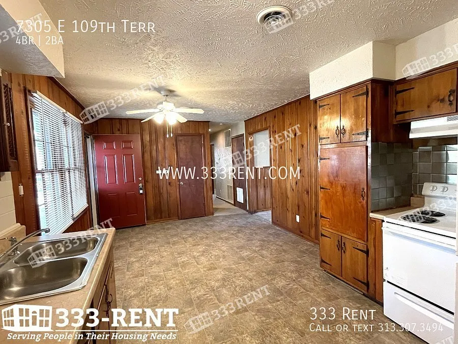 Spacious kitchen in this ranch-style home — Photo 4
