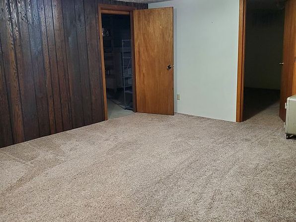 496 Locust St, Milford, NE 68405