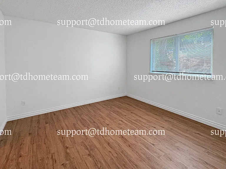1509 E 38th St #2 — Photo 8