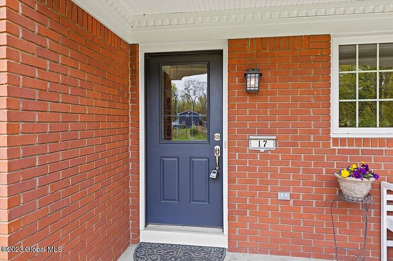 3rd image of 17 Ashley Drive