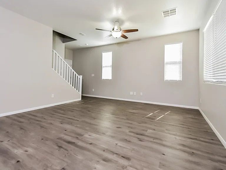 10509 W Gilmore Ave — Photo 4
