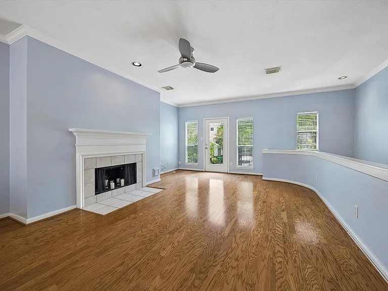 1026 Van Buren St — Photo 4
