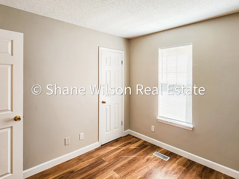 162 Shawn Ln — Photo 7