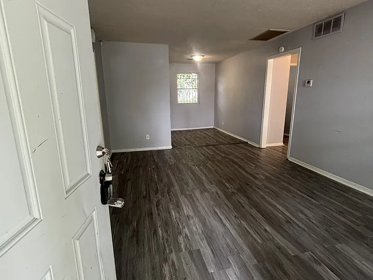 2134 N Minnesota Ave — Photo 3