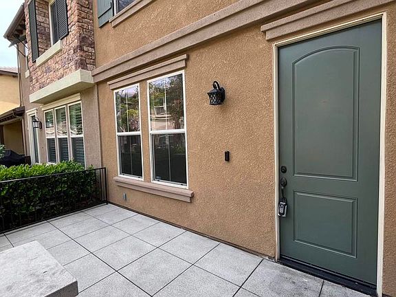 3rd image of 10710 Canyon Grv