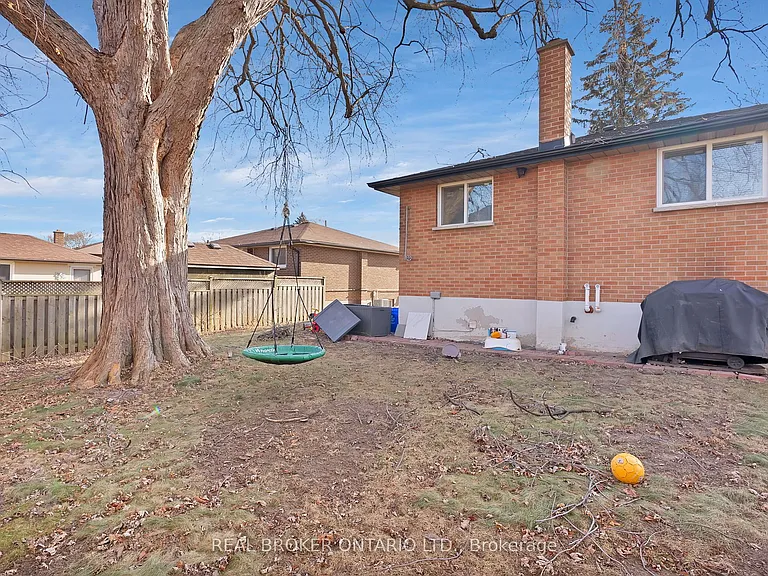 744 Olive Ave #BASEMENT — Photo 23