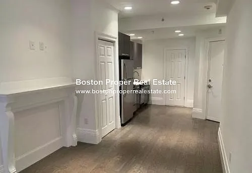270 Newbury St #5 — Photo 4