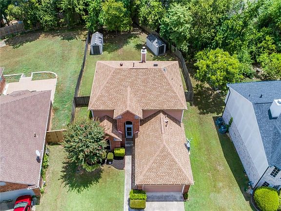 3rd image of 708 Glenwood Ct