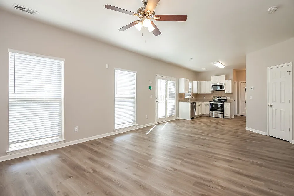 4 bed, 2.5 bath, 1889 sqft, $2,230 — Photo 4