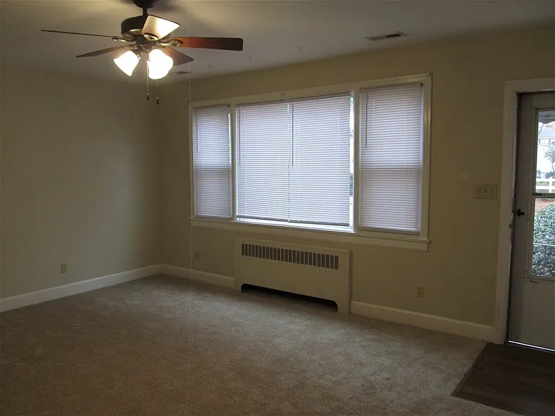 2 bed, 1.0 bath, 850 sqft, $1,100 — Photo 2