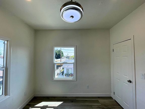 5th image of 860 W 47th St #1/2