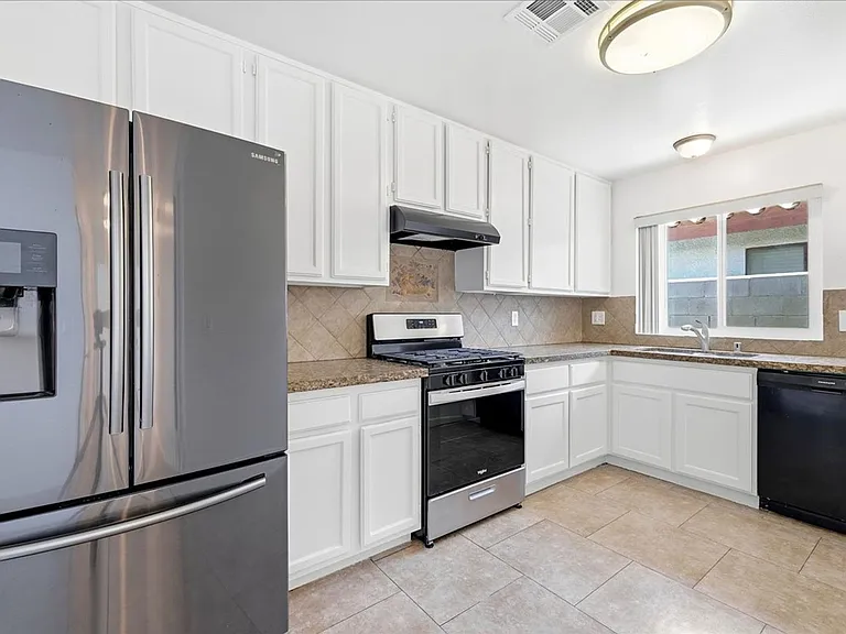 31601 Avenida Maravilla — Photo 2
