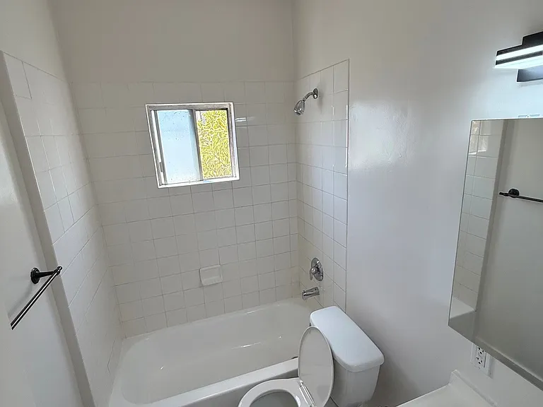 4367 Oakwood Ave #201 — Photo 3