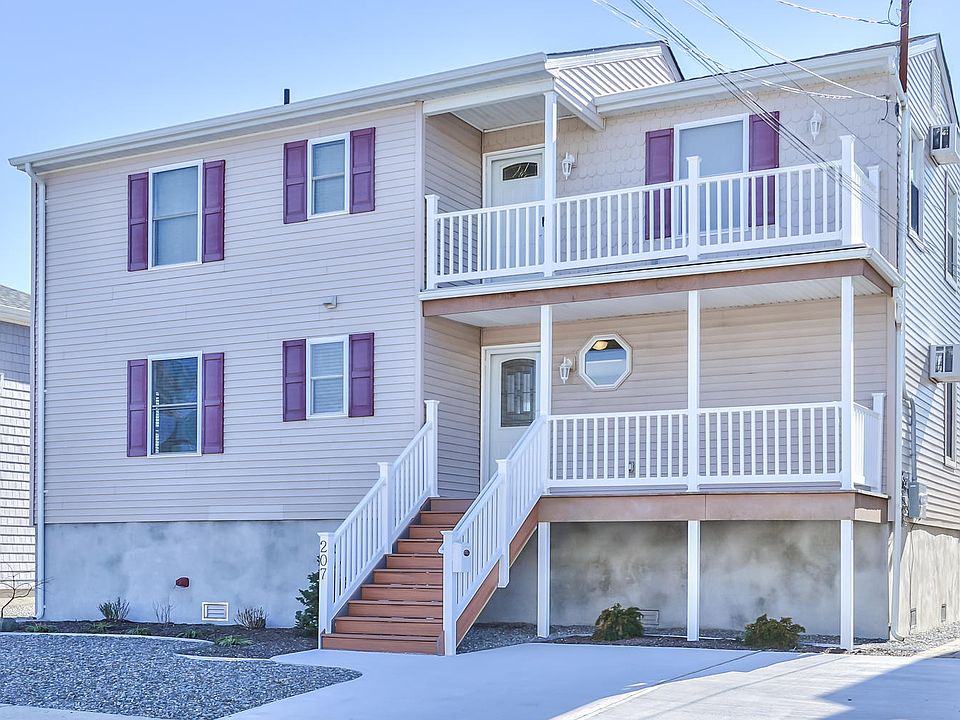 1st image of 207 Sunset Dr N