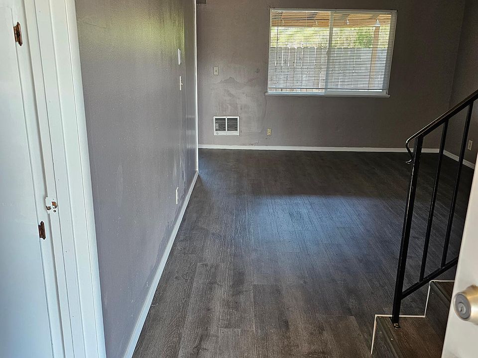 1st image of 1120 SE Baseline St #4