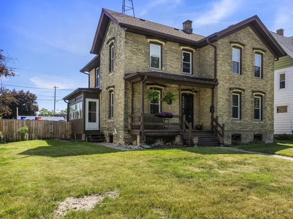 209 College AVENUE, Watertown, WI 53094