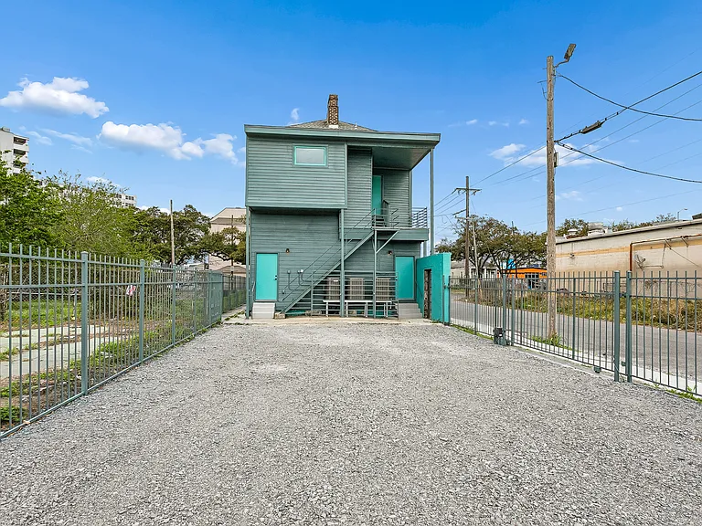 2050 Clio St — Photo 18