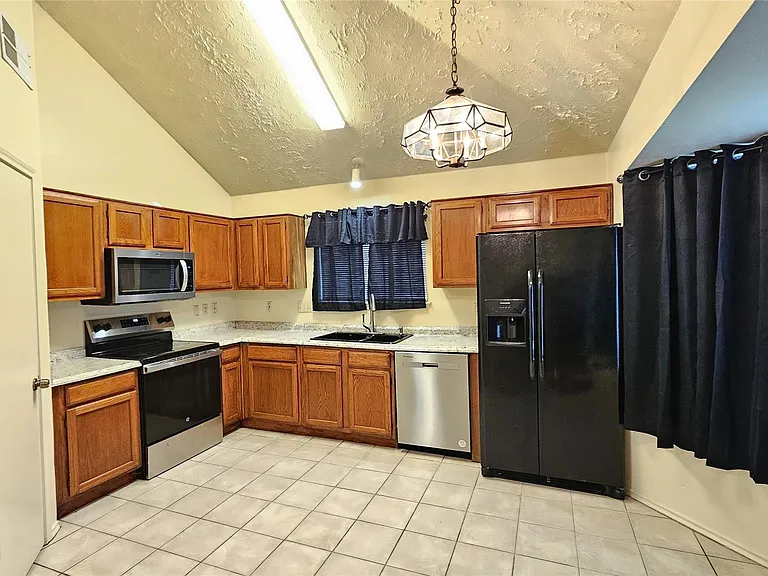 8731 Croteau Dr — Photo 8