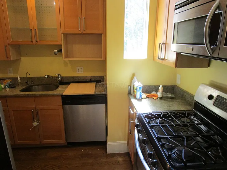 114 Yorktown St #11 — Photo 6