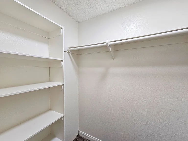 Lake Meadows Apartments — Photo 61