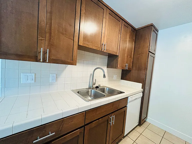 12720 Caswell Ave — Photo 9