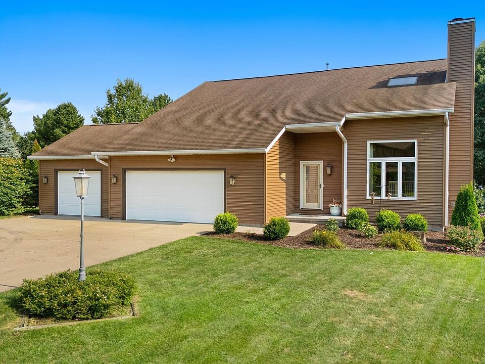 1st image of 610 Bayside Cir