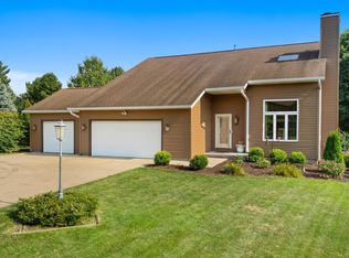 610 Bayside Cir, Metamora, IL 61548